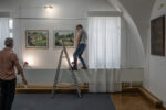 Belarus, Brest, Galerie in der Festung, Aufbau der Ausstellung des Pleinair