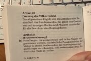 ANSICHT im großen Fenster - Screenshot aus dem Grundgesetz Screenshot aus dem Grundgesetz