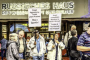 04.09.2026, Berlin, Friedrichstraße, am Russischen Haus, u.a. Ренатус Хпко mit Elke